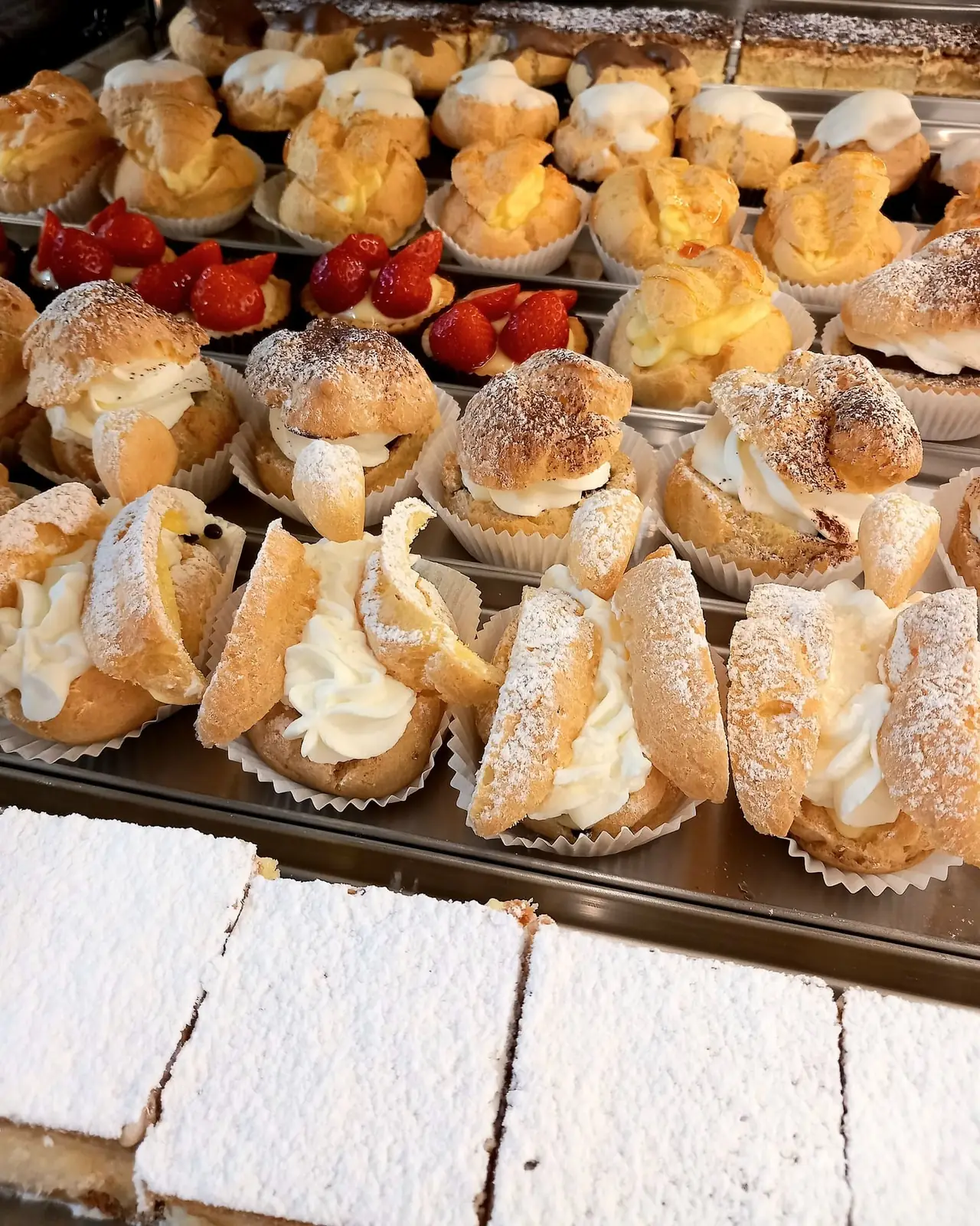 bigne-panna-fragole-pasticceria-fresca-recoaro
