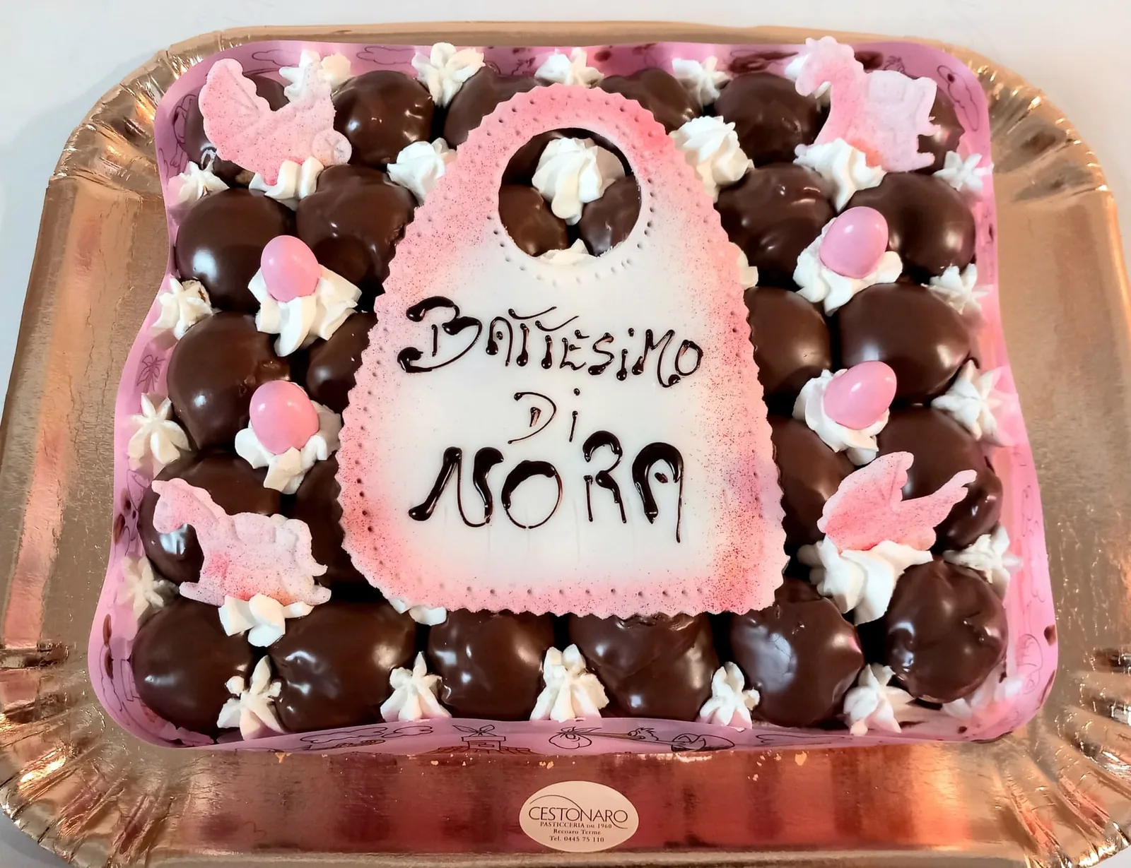 torta-battesimo-bigne-cioccolato-bavaglino-cestonaro