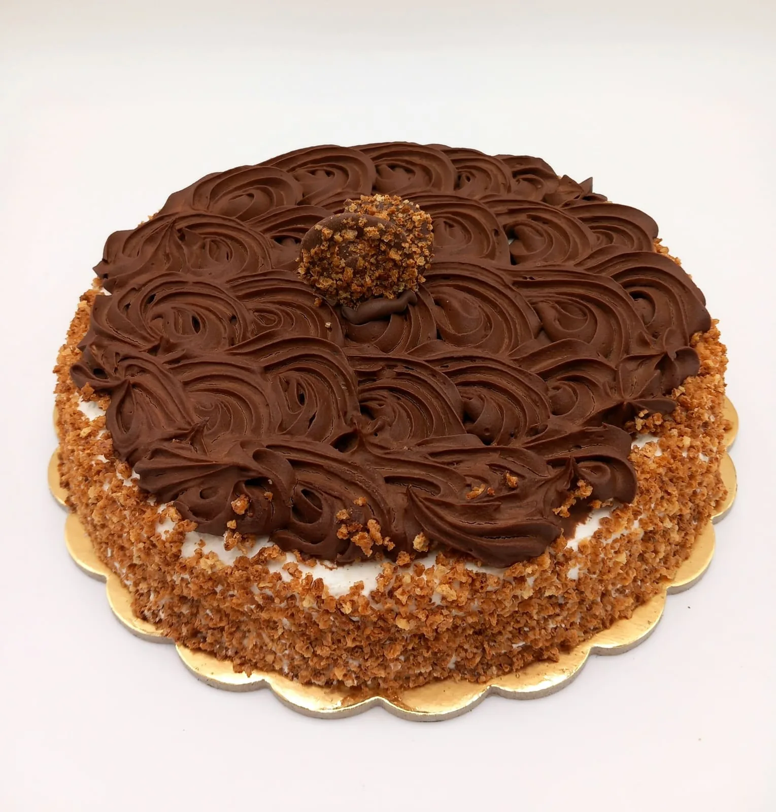 torta-cioccolato-granella-nocciola-cestonaro