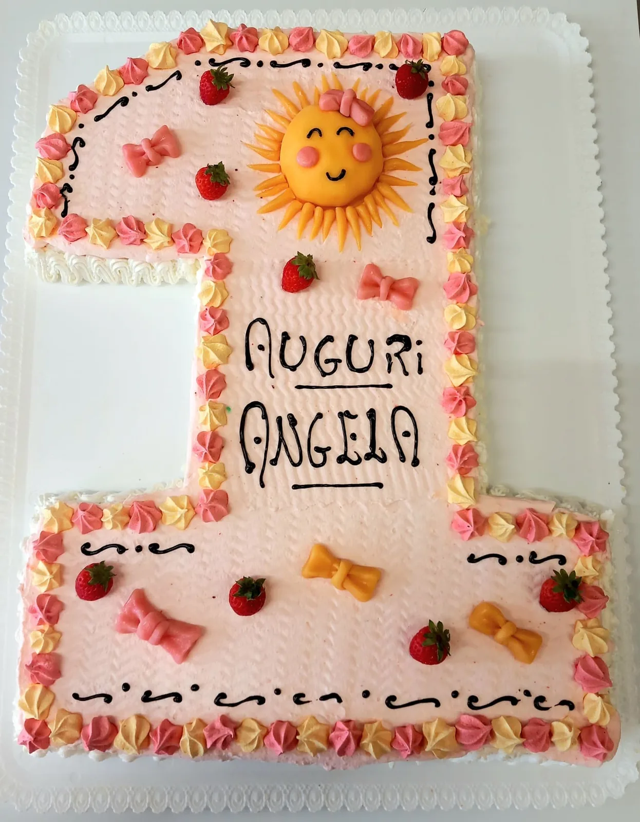 torta-sagomata-numero-1-sole-primo-compleanno