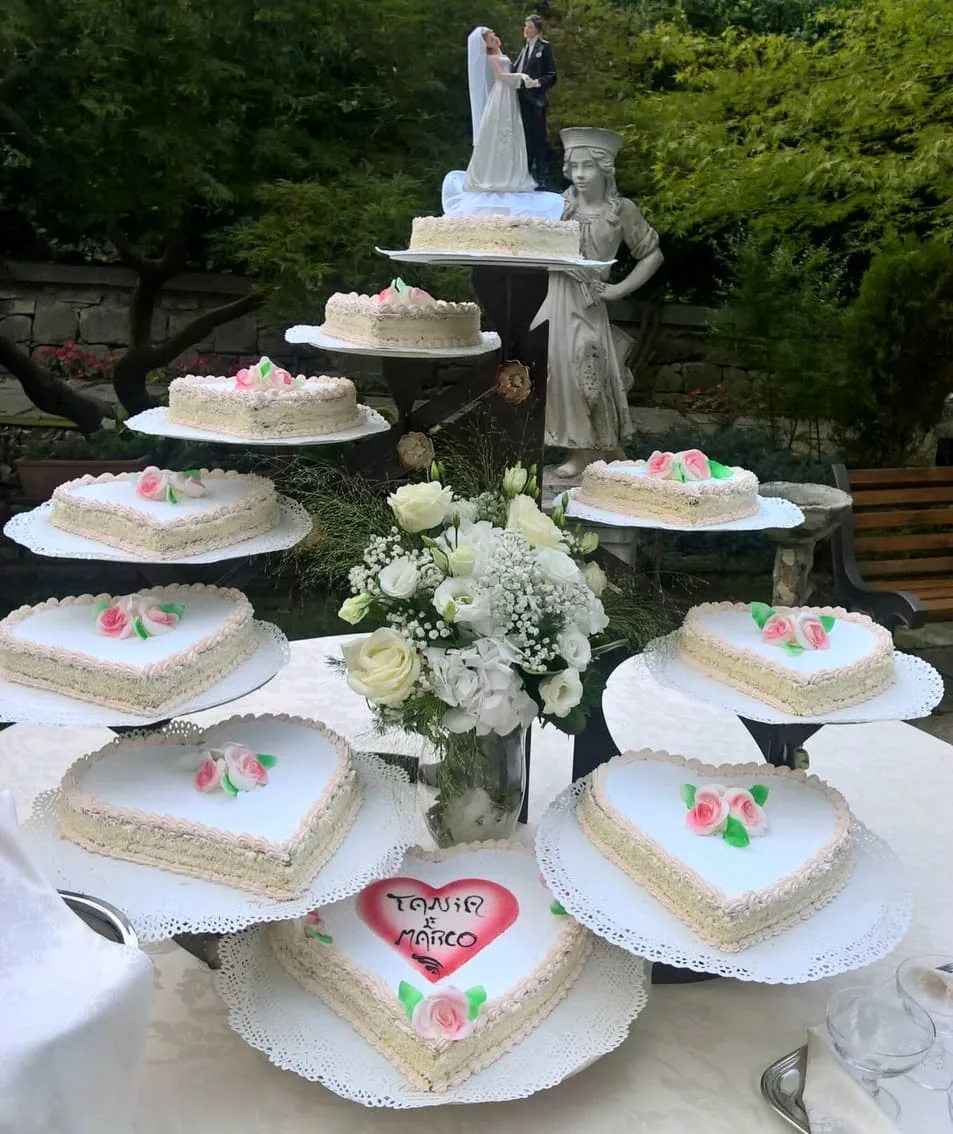 torte-matrimonio-cuore-alzatine-giardino-cestonaro